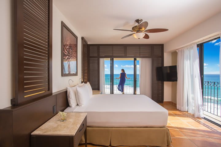 Img - Ocean front 2 bedroom Grand Master suite - 2V2B