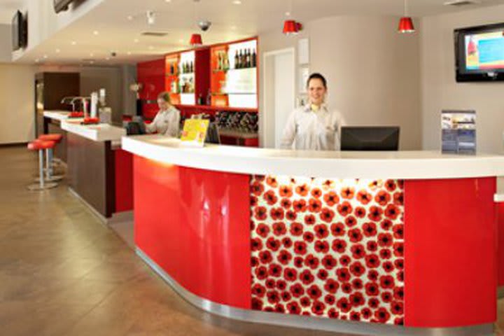 Recepción del hotel Ibis London Stratford