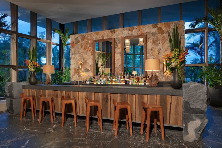 Lobby bar