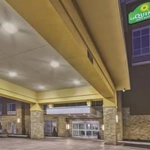 La Quinta Inn & Suites by Wyndham Niagara Falls