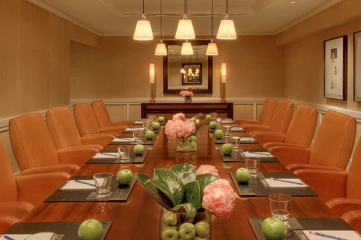 Organize your meetings in one of the meeting rooms at the Palomar hotel in San Francisco