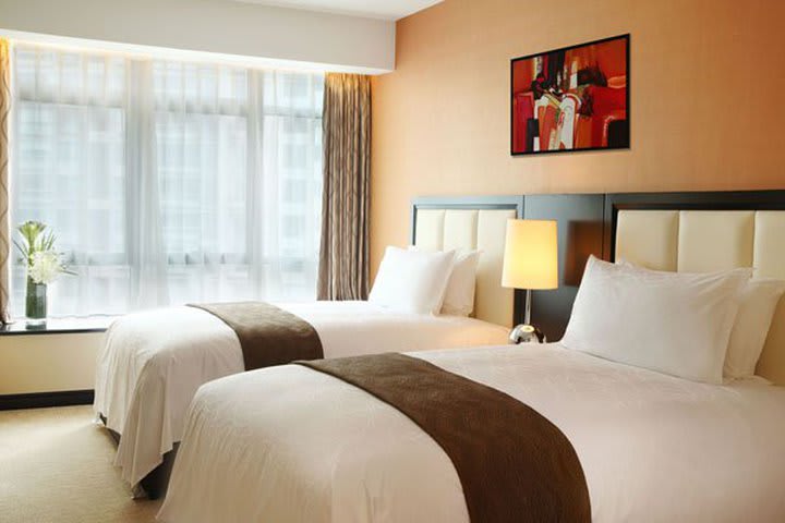 Howard Johnson Business Club Hotel Shanghai offers 334 guest rooms