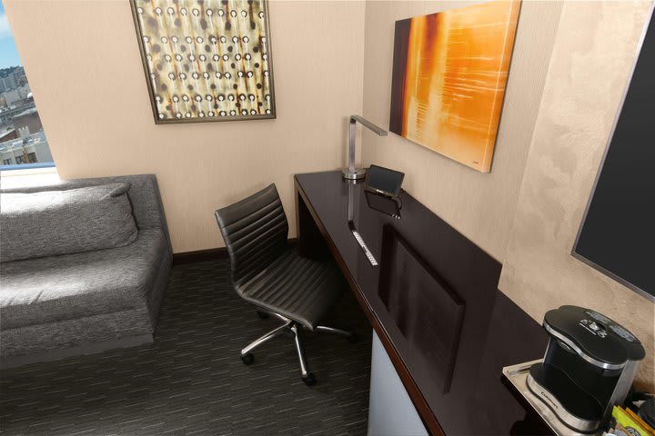 Img - 1Bedroom Suite With Parlor