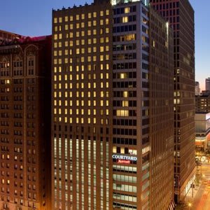 Courtyard by Marriott Chicago Magnificent Mile