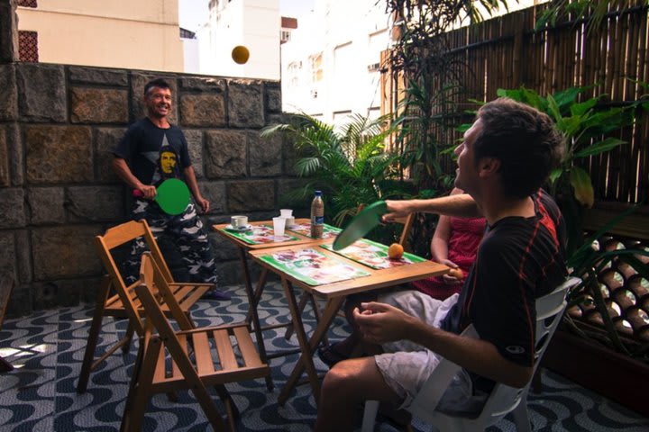 Patio del hostal CabanaCopa a corta distancia de la playa de Ipanema