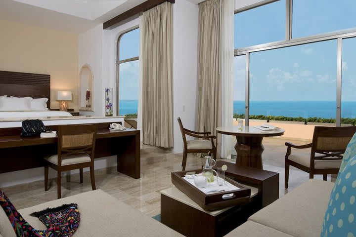 Img - Infinite Ocean Front Two Bedroom Master Suite (1K+2Q) - MSK