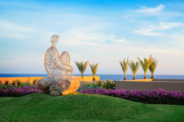 Jardín con vista al mar