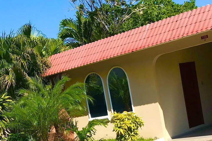 Guest rooms and villas are equipped with air conditioning