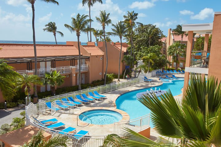 Jacuzzi en una de las piscinas