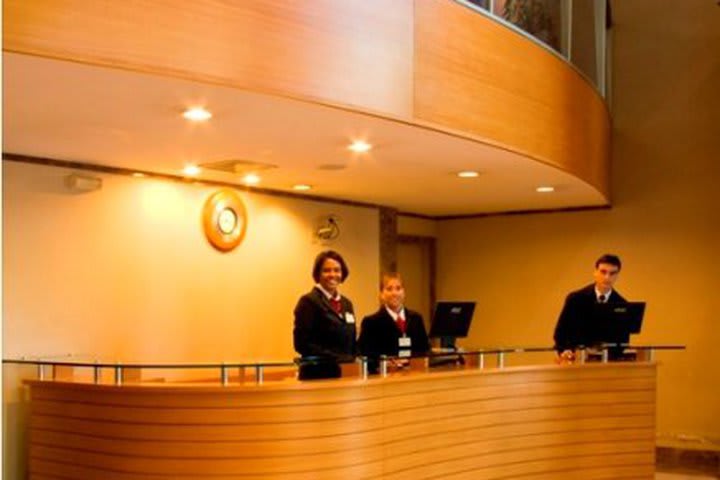 Front desk at the Promenade Pancetti hotel