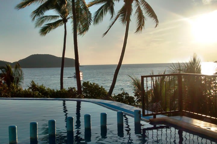 Vista del atardecer desde la piscina