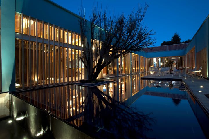 The name of the hotel comes from the word "water" in local indigenous languages