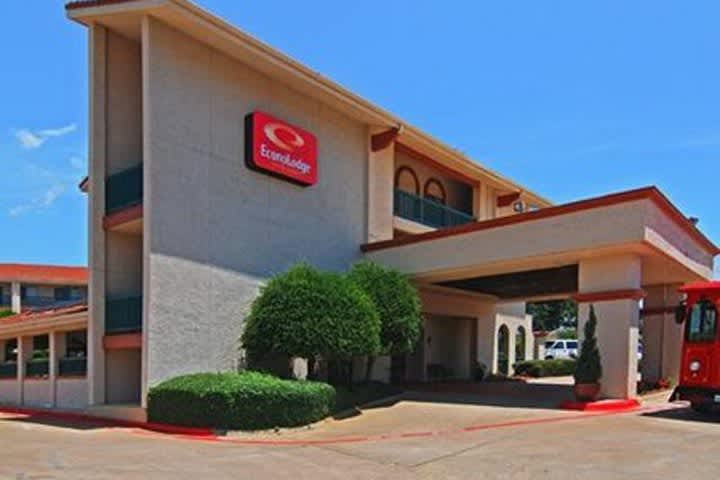Econo Lodge Inn & Suites Six Flags