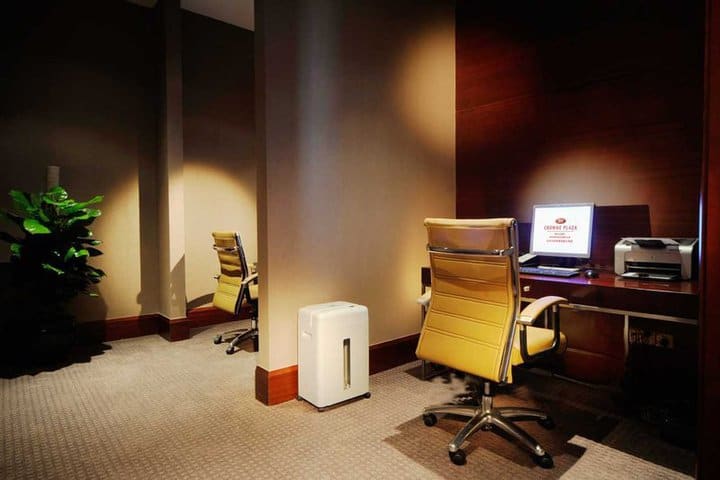 Work in the business center at the Crowne Plaza Beijing Zhongguancun hotel