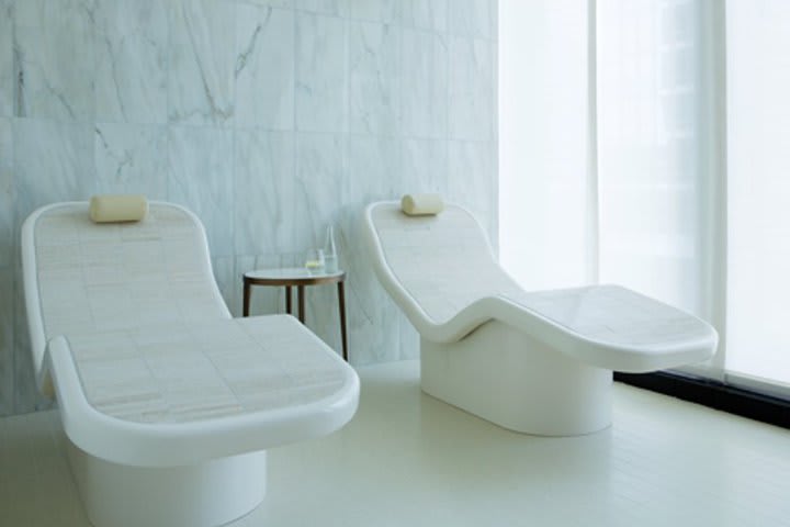 Sitting area in the Spa at The Langham, Chicago hotel