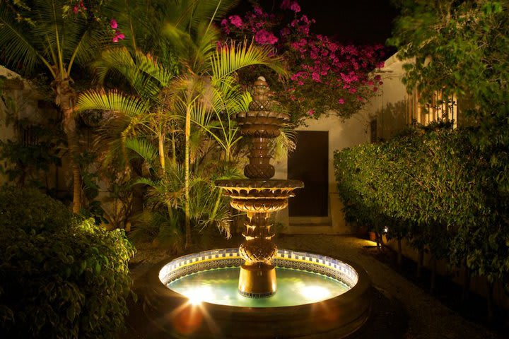 Central fountain at Los Milagros hotel in Cabo San Lucas