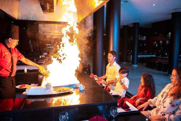 Cocina en vivo en el restaurante Ikebana