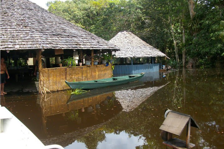 Se tiene acceso al hotel Malocas Jungle Lodge únicamente en bote