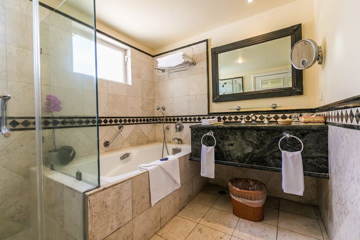 Private guest bathroom