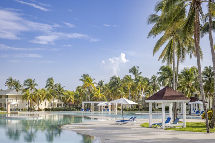 The hotel features 17 pools