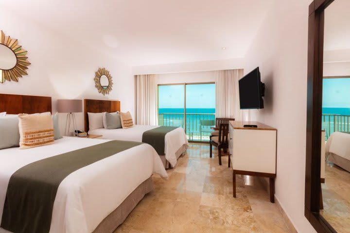 Deluxe with balcony oceanfront - free wifi