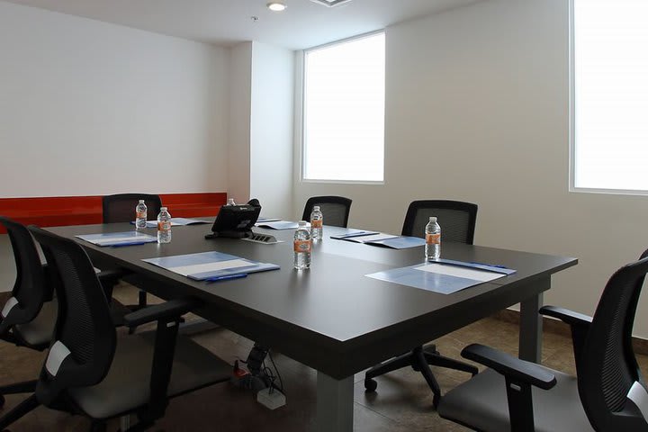 Sala de reuniones para 6 personas