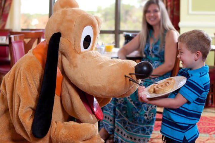 Meet Disney's characters at the Wyndham Lake Buena Vista hotel