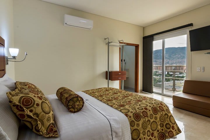 Guest room with city view