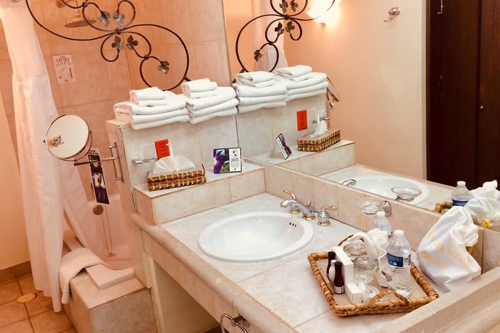 Bath amenities in a junior suite