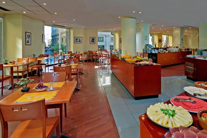 Salón de desayunos del hotel Tryp Madrid Gran Vía