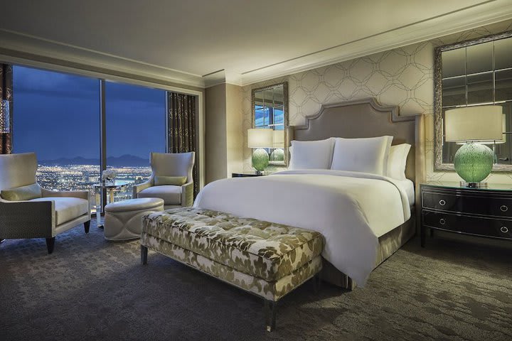 All rooms at the Four Seasons Las Vegas feature floor-to-ceiling windows