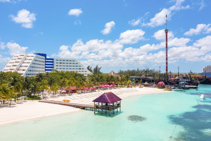 Hotel frente a la playa