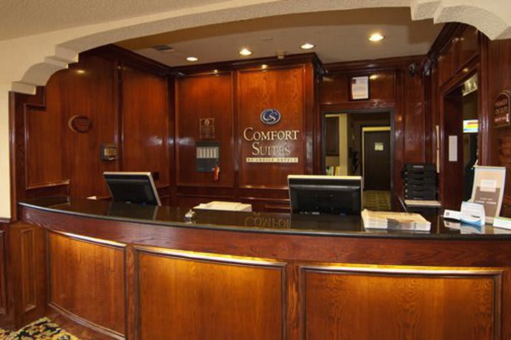 Front desk at the Comfort Inn & Suites Airport, San Antonio