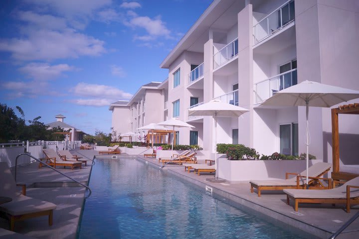 The pool at swim-up rooms