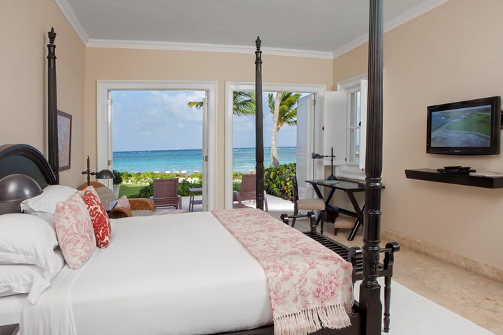 Suite with floor-to-ceiling windows overlooking the ocean