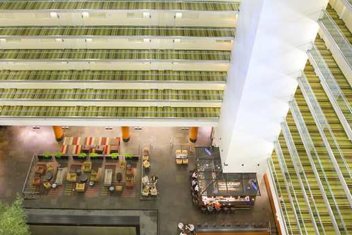 Interior view of the Embassy Suites Chicago Downtown - Lakefront hotel