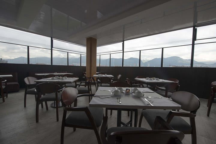 Restaurante con vista a la ciudad