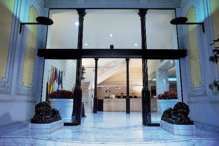 Entrada al hotel HCC St. Moritz en Barcelona