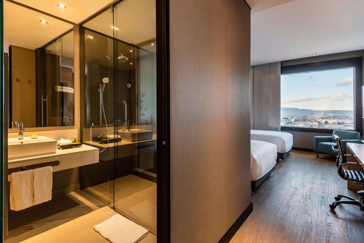 Private guest bathroom