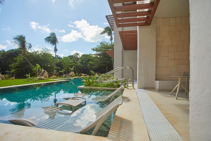 Some rooms have access to the pool