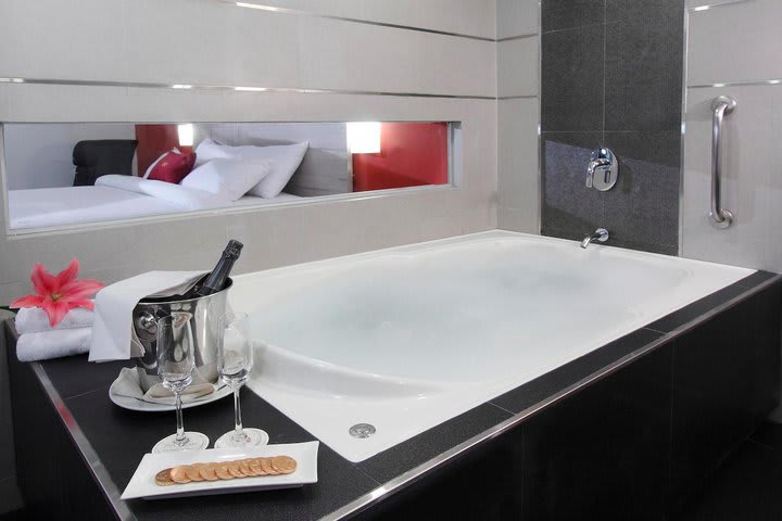 Jacuzzi de una suite