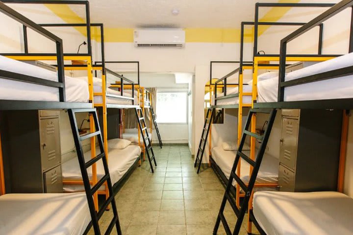 Cama en dormitorio comunitario de 10 camas