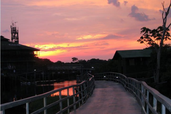 Puesta del sol en Ariaú Amazon Towers, cerca de Manaus