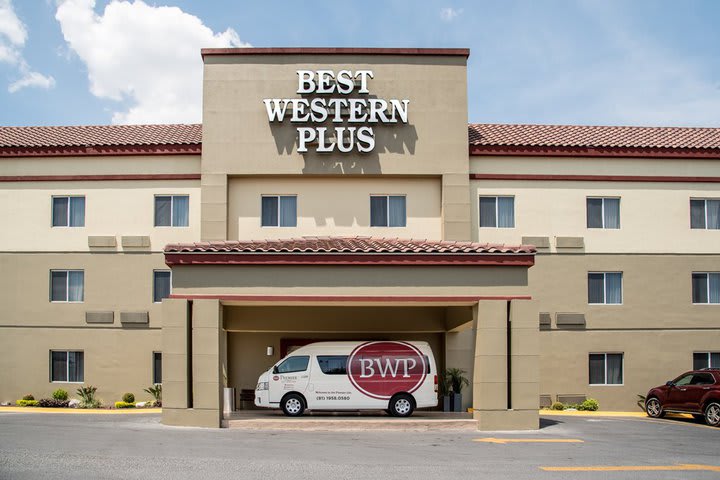 Entrance to the hotel