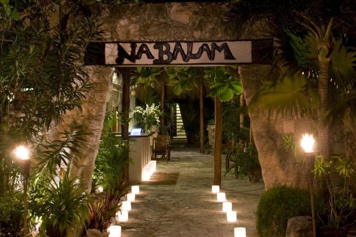 Entrada al Hotel Na Balam, Isla Mujeres