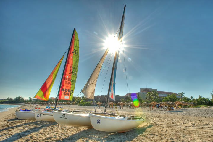 Deportes acuáticos en la playa