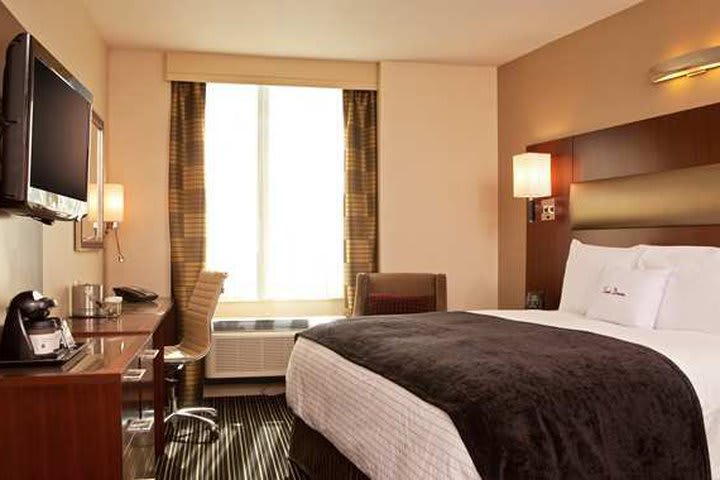 DoubleTree by Hilton Hotel New York City - Financial District dispone de 399 habitaciones