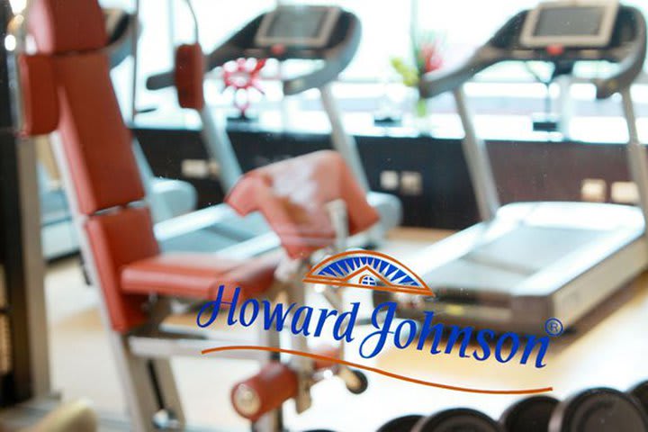 Workout in the fitness center at the Howard Johnson Hotel Shanghai