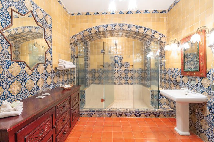 Bathroom of the presidential suite