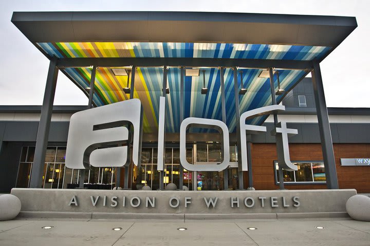 Entrance to the Aloft San Francisco Airport at San Francisco Bay (computer generated image)